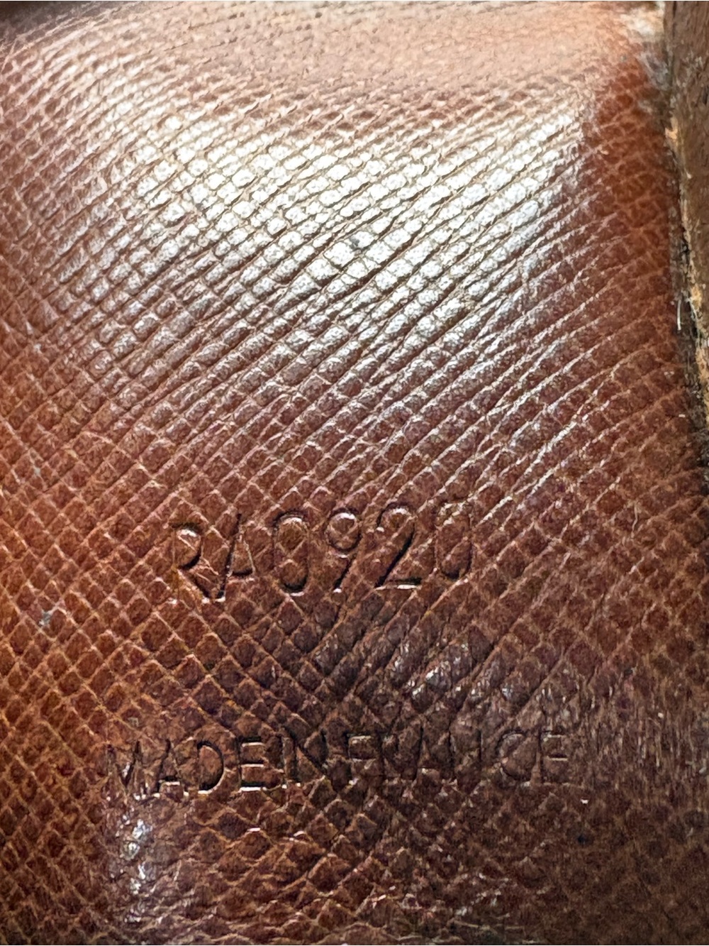 Louis Vuitton Vintage Monogram Four Key Holder - Picture 11 of 11
